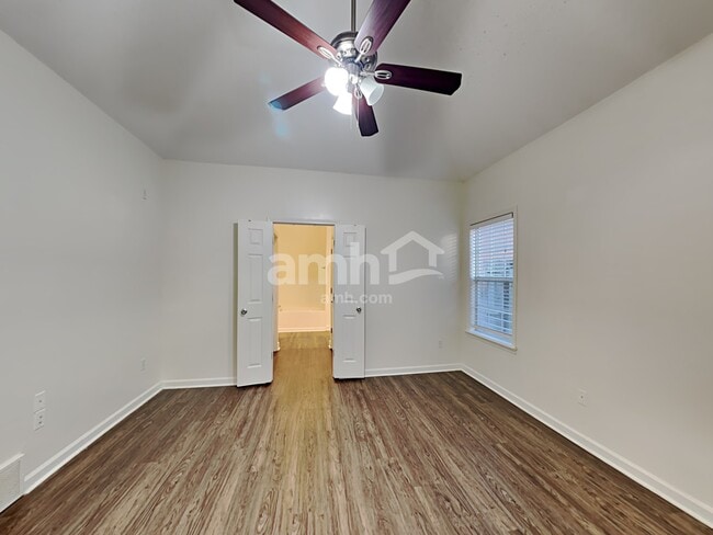 Building Photo - 8665 Eagle View Dr
