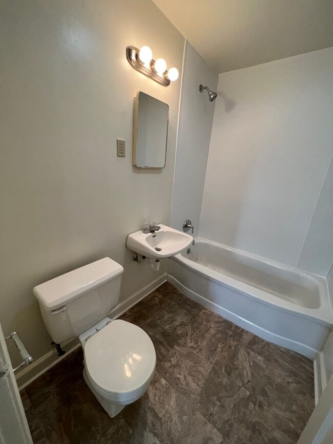 Building Photo - Corner Lot 2 Bedroom 1 bath new Hardwood f...
