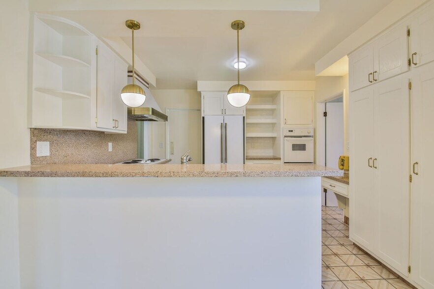 Building Photo - 3744 Pine Ave