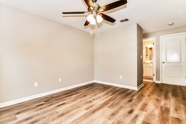 Building Photo - 12219 Hidden Brook Dr