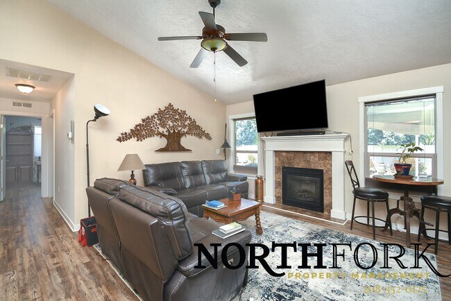 Building Photo - Superb Star Home With Move-in Credit opportunity - HOME IS NOT FURNISHED