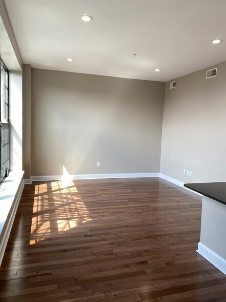 Building Photo - 428 Lackawanna Ave