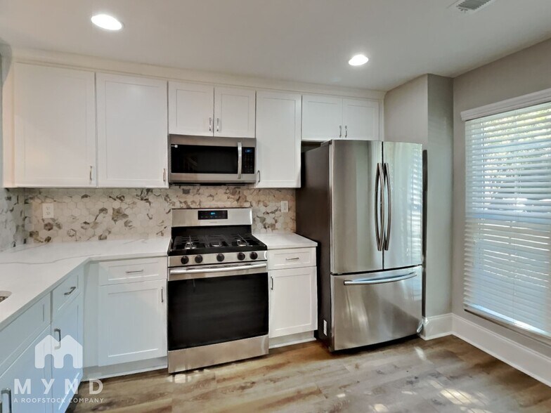 Building Photo - 404 Wedgewood Way