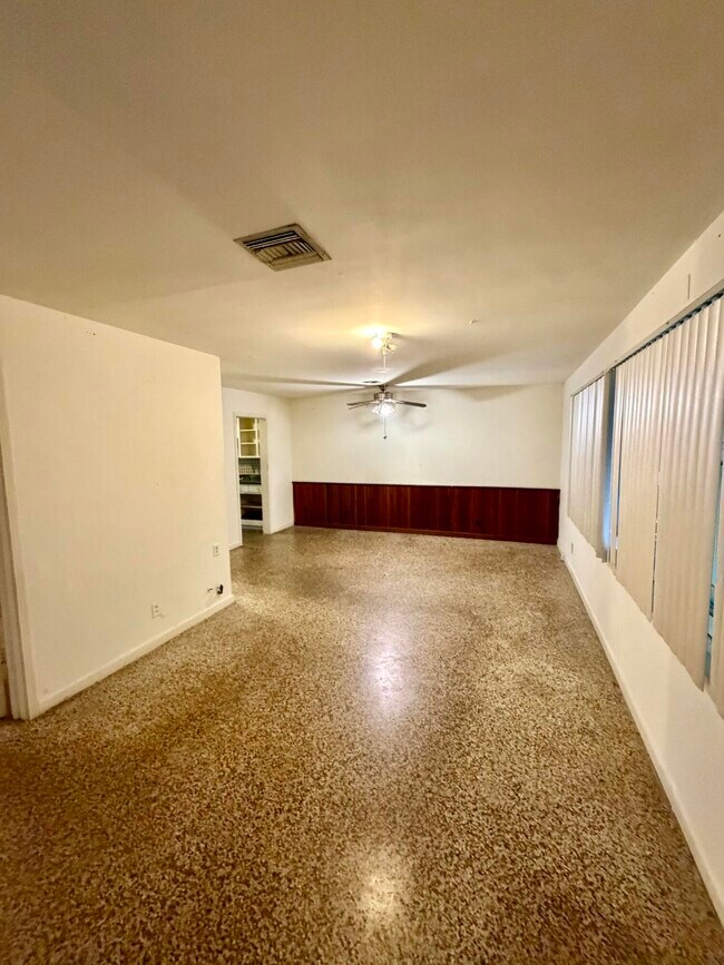 Building Photo - 1101 N Federal Hwy