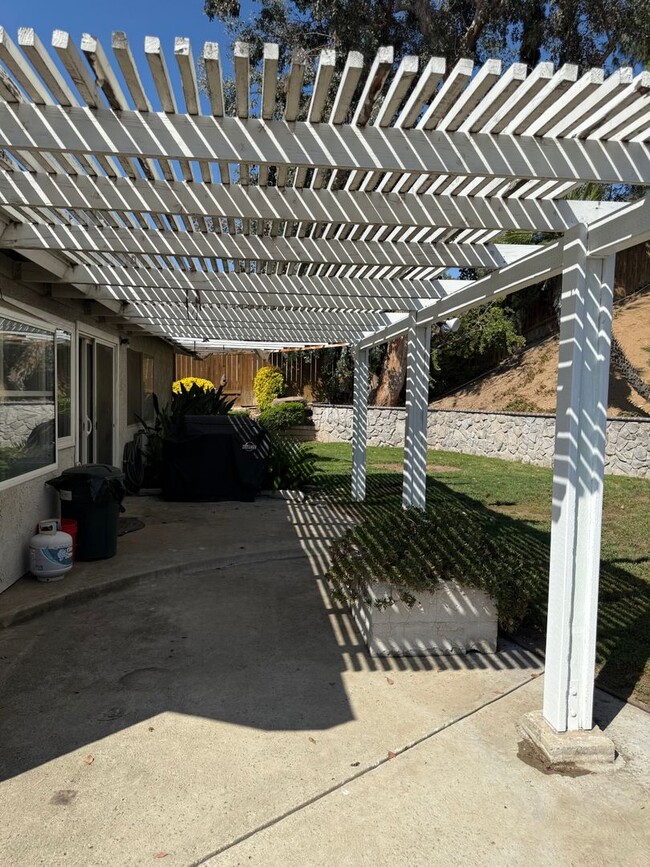 Building Photo - New Photos! Lovely One Level home in Valen...
