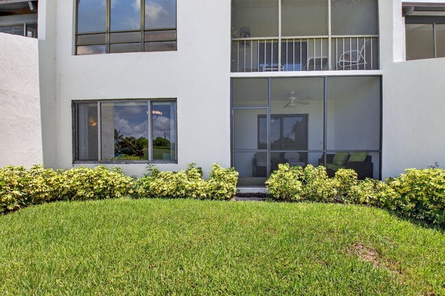 Building Photo - 830 Greensward Ct