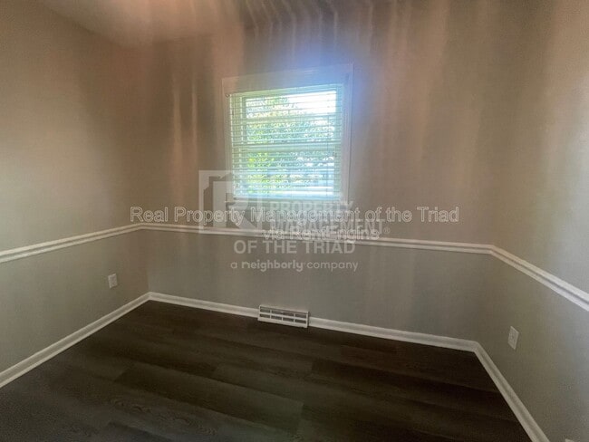 Building Photo - 803 Graylyn Dr