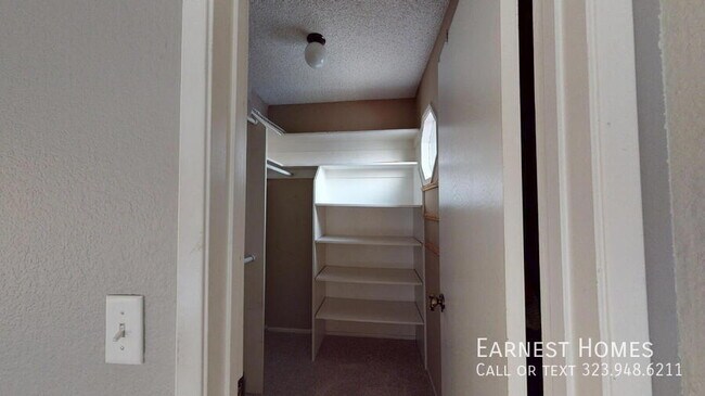 Building Photo - 7231 Balboa Blvd