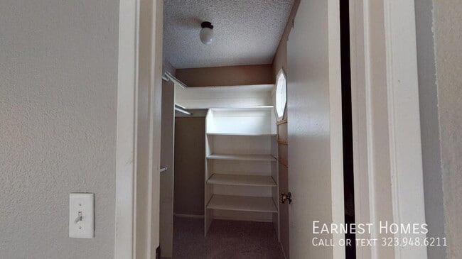 Building Photo - 7231 Balboa Blvd