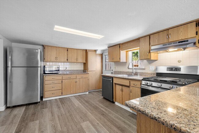 Building Photo - 531 Taylor Ave
