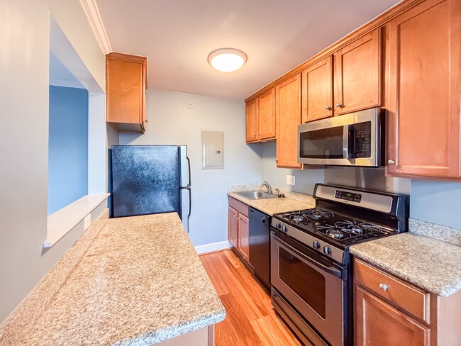 Building Photo - 610 Main St