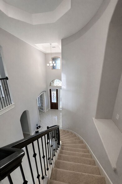 Building Photo - 2406 Trocadero Ln