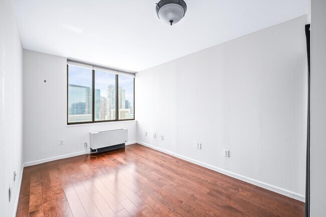 Building Photo - 45 River Dr S