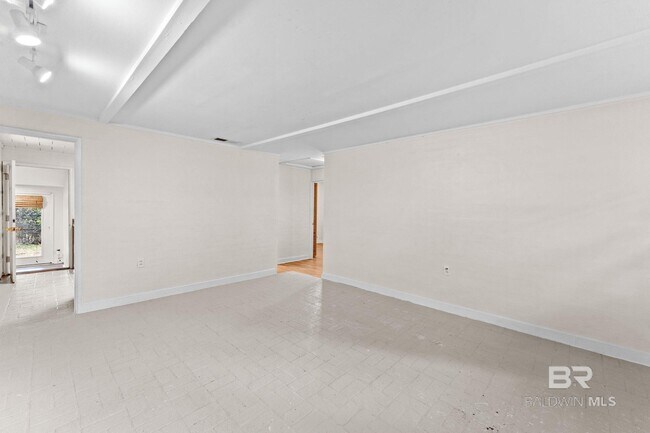 Building Photo - 200 S Hillside Ln