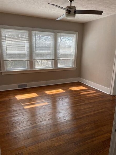 Living room - 304 Cornell Ave