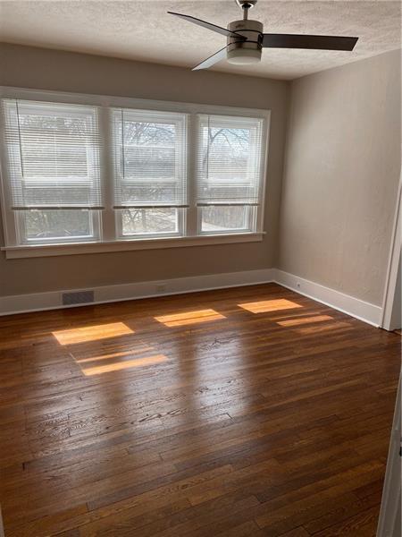Living room - 304 Cornell Ave