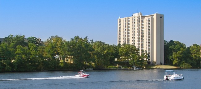 Primary Photo - Skyrise Apartments