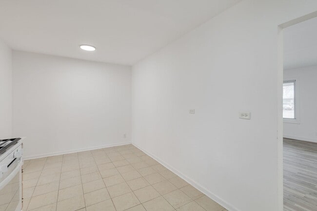 Building Photo - 533 Redwood Rd