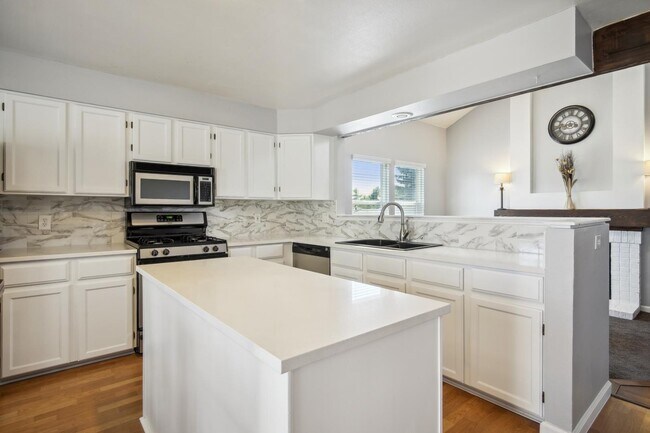 Building Photo - 7950 S Garrison Ct