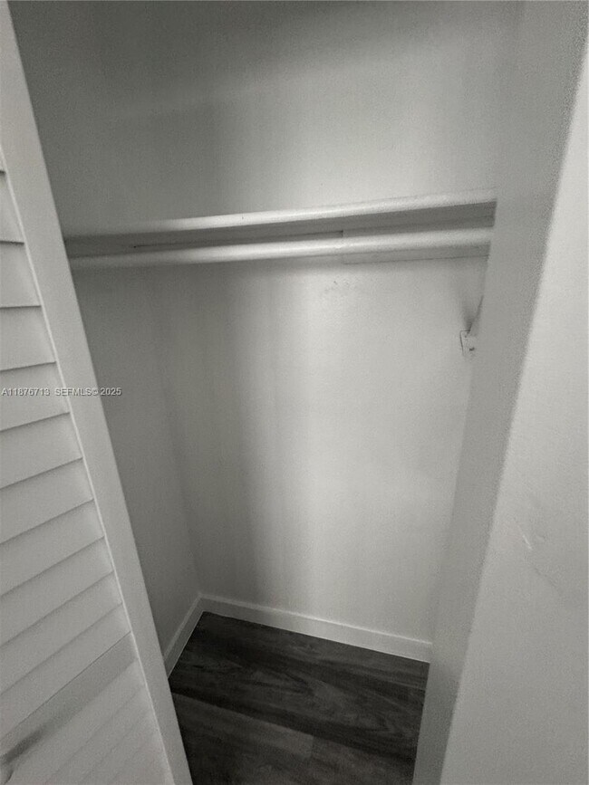 Building Photo - 2515 Polk St