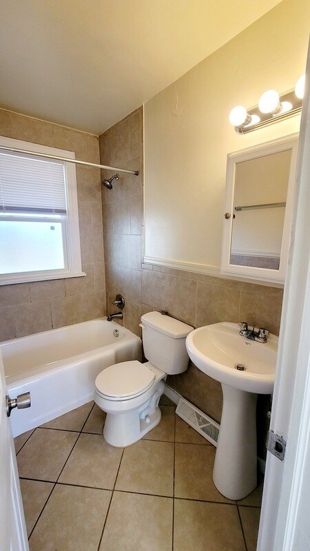 Building Photo - 3811 Larry St