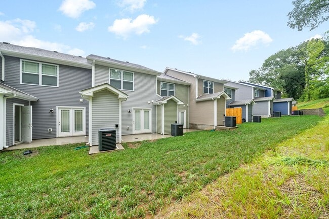 Building Photo - Pet Friendly Two Bedroom!