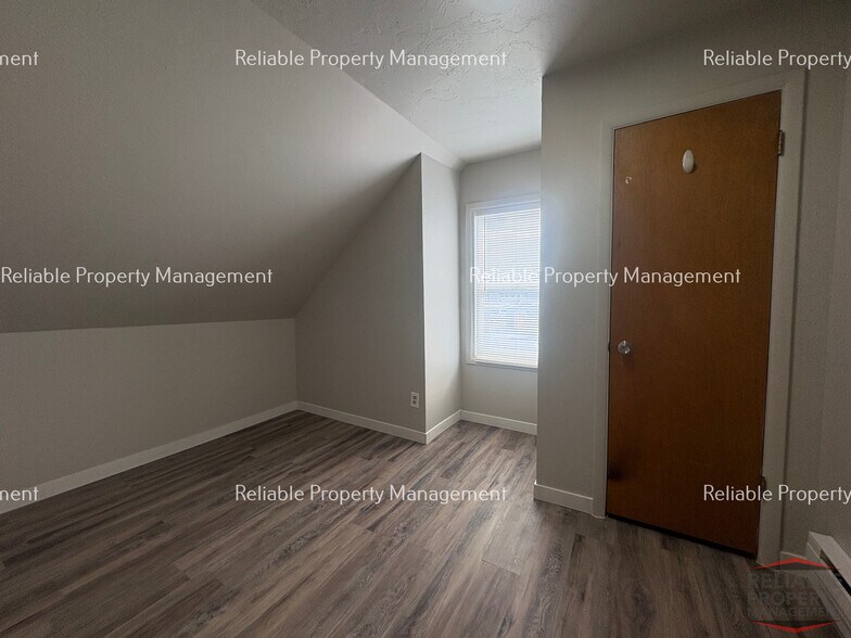 Building Photo - 626 N Water Ave