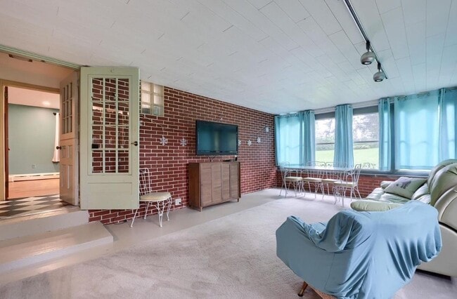 Building Photo - 376 Arbor Rd