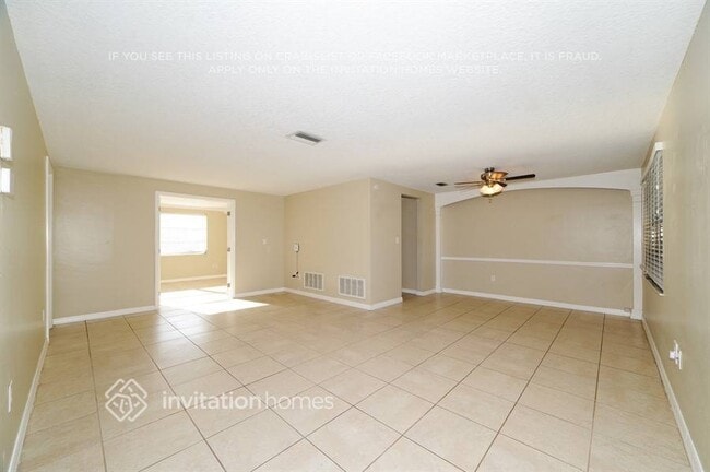 Building Photo - 3910 Glissade Dr