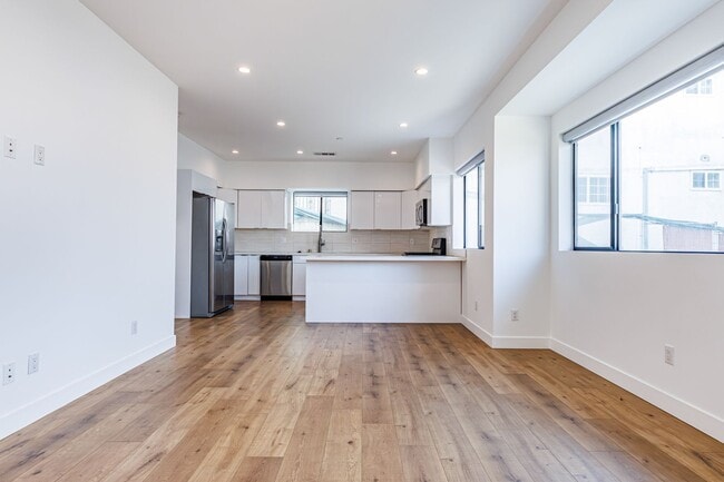 Building Photo - 705 Benton Wy