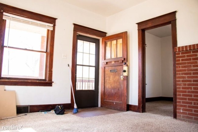 Building Photo - 2 br, 1 bath House - 1120 3rd Ave