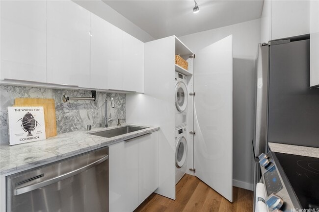 Building Photo - 400 Hobron Ln