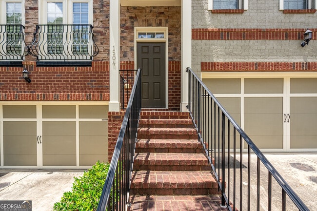 Building Photo - 1504 Woodbridge Way NE
