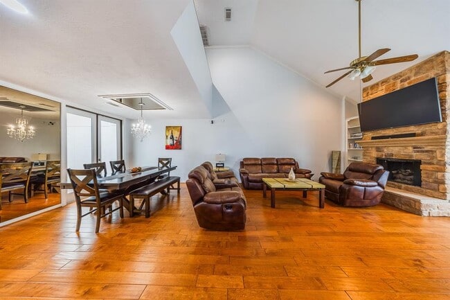 Building Photo - 2819 Bering Dr
