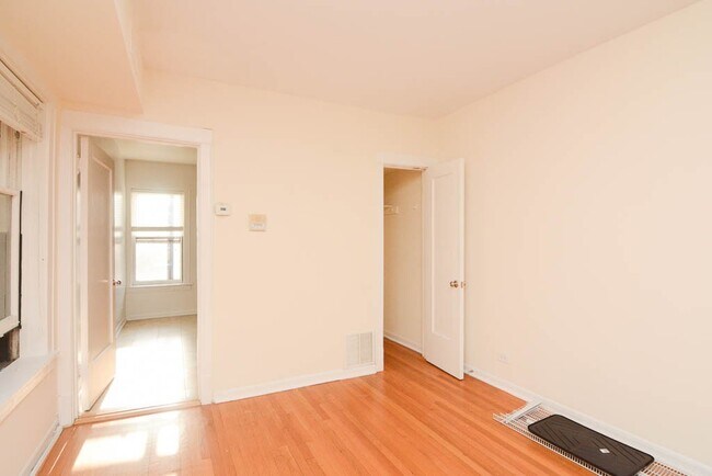 Building Photo - 2657 N St Louis Ave