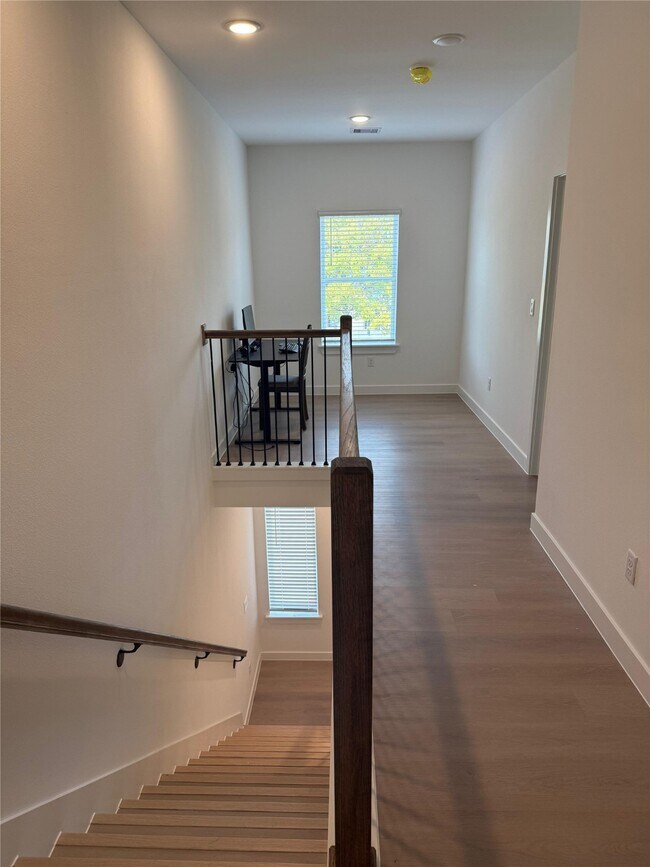 Building Photo - 11621 Waldemar Dr