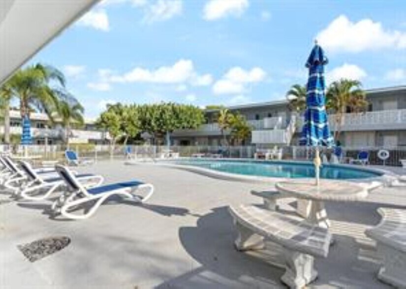 Building Photo - 2170 NE 51st Ct