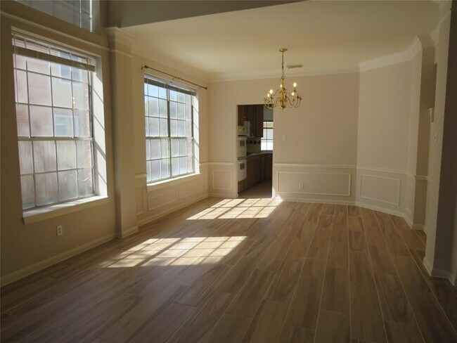 Building Photo - 2302 Plantation Bend Dr