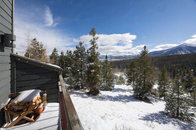 Building Photo - Available now!  Year lease!   Three Bedroo...