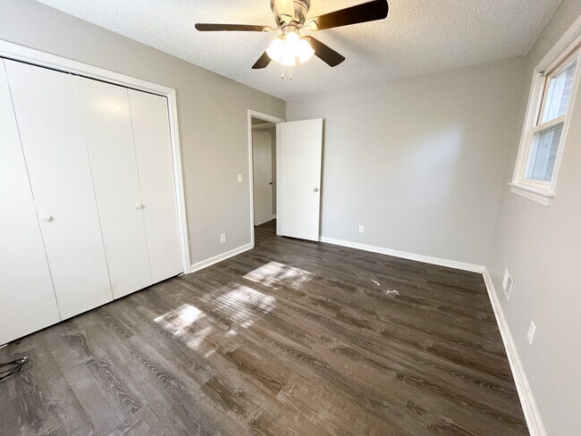 Building Photo - 306 Lloydwood Dr