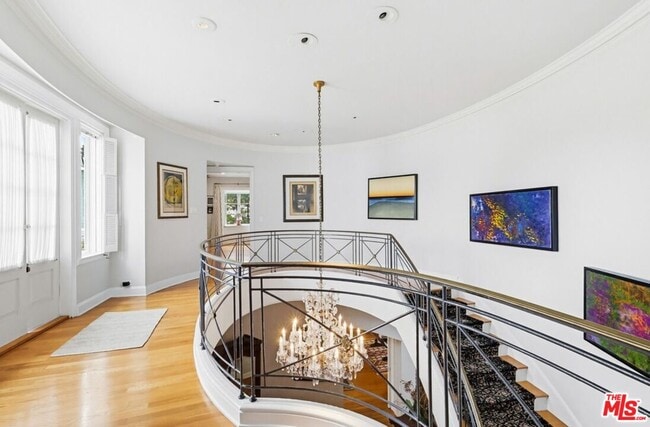 Building Photo - 516 S Rimpau Blvd