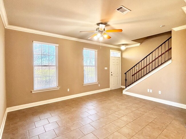 Building Photo - Three Bedroom Townhouse in Gated Community...