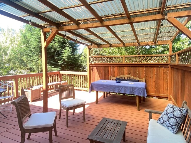Building Photo - Fabulous Sabbatical Furnished Home