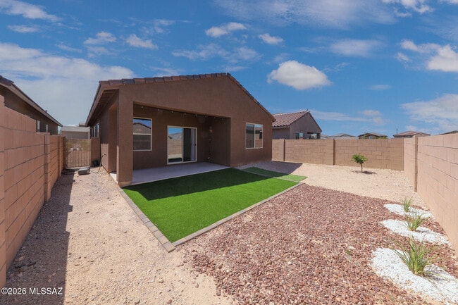 Building Photo - 7760 S Via Perfecta
