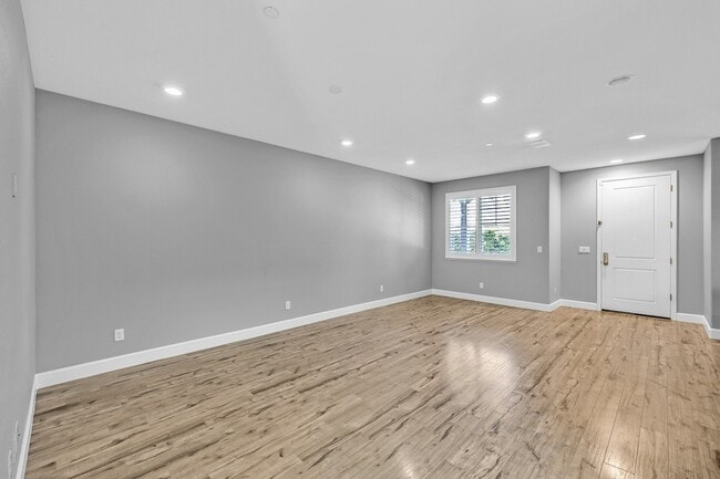 Building Photo - 210 Stratus Common