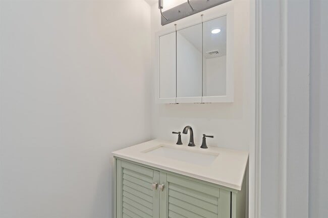 Building Photo - 47 Poplar St