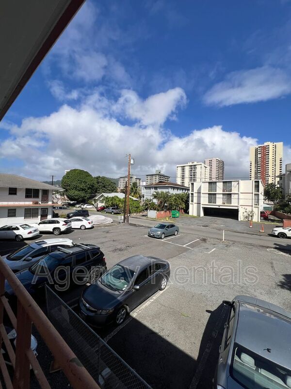 Building Photo - 2733 Ka?aha St