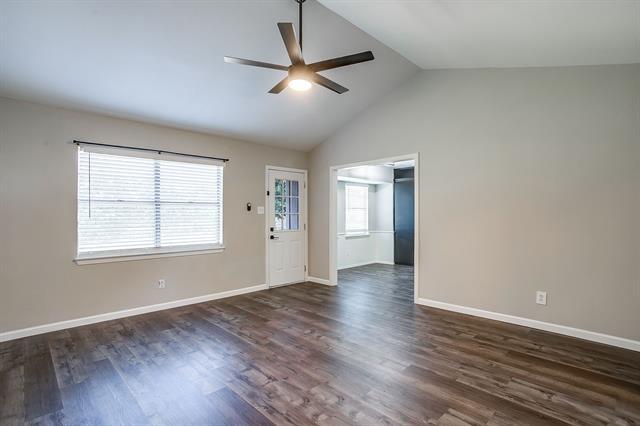 Building Photo - 317 NW Suzanne Terrace