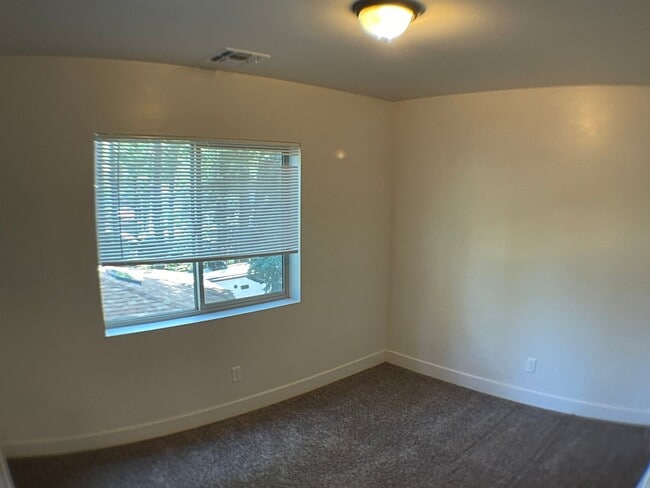 Building Photo - Spacious 3-Bedroom Home in Serene Mountain...