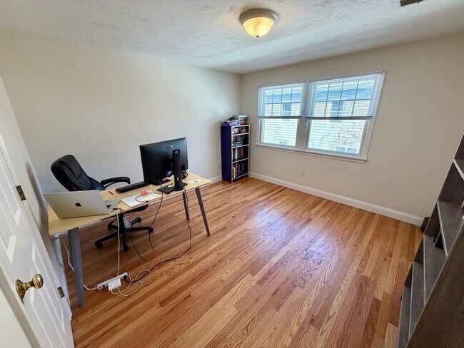 Building Photo - 4 N Park St